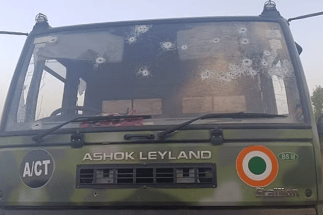 Terrorist Attack In JK: भारतीय वायु सेना के वाहन पर आतंकियों ने किया हमला,
गोलीबारी में पांच जवान घायल