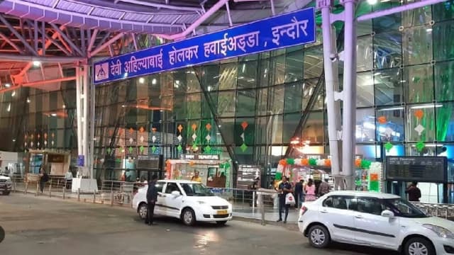 Indore Airport : इंदौर एयरपोर्ट को बम से उड़ाने की धमकी, TERRORIZERS111 ने ली
जिम्मेदारी, मचा हड़कंप