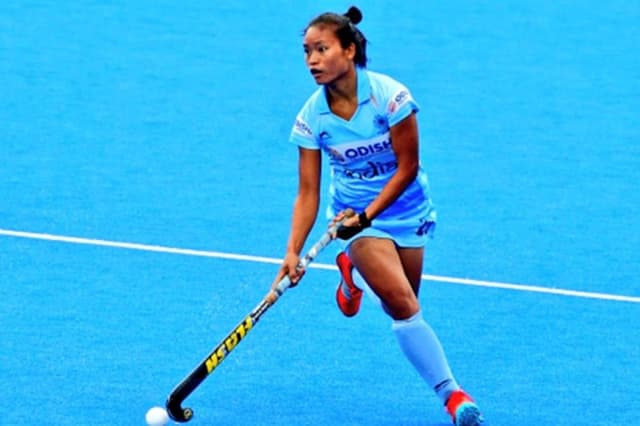 मां-बहन ने घरों में मांजे बर्तन… अब बेटी सलीमा टेटे बनी हॉकी टीम इंडिया की
कप्तान