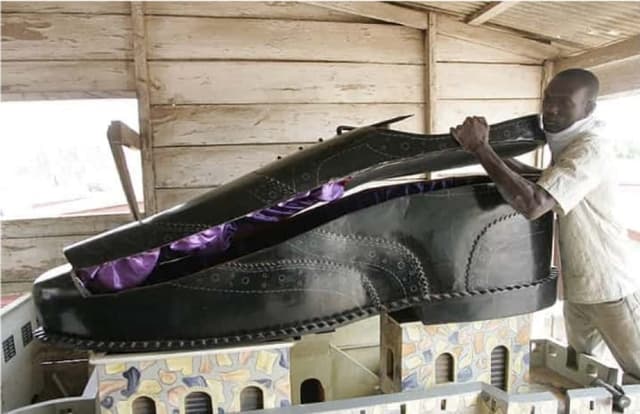 Ghana Strange Coffins: जानिए अनोखे ताबूतों के पीछे का रहस्य!