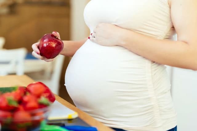 Women Health: प्रेगनेंसी के दौरान बेझिझक खा सकती है ये 4 फल, सेहत के लिए होता है फायदेमंद