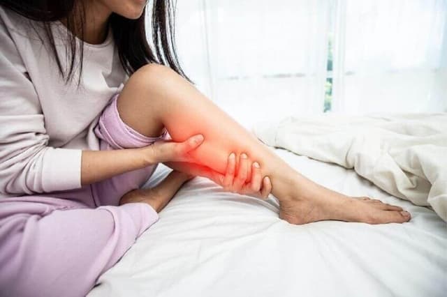 Leg Pain Home Remedies: क्या रात में आपके भी पैरों में होता हैं तेज दर्द? तो ये घरेलू नुस्खे दिलाएंगे तुरंत राहत