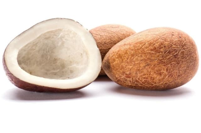 Dry Coconut For Women: सूखा नारियल का सेवन करना महिलाओं के लिए होता है फायदेमंद, खून की कमी को करे दूर