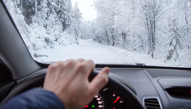 सर्दियों में ड्राइव करते समय रखे इन 10 बातों का ध्यान, नहीं होगा एक्सीडेंट