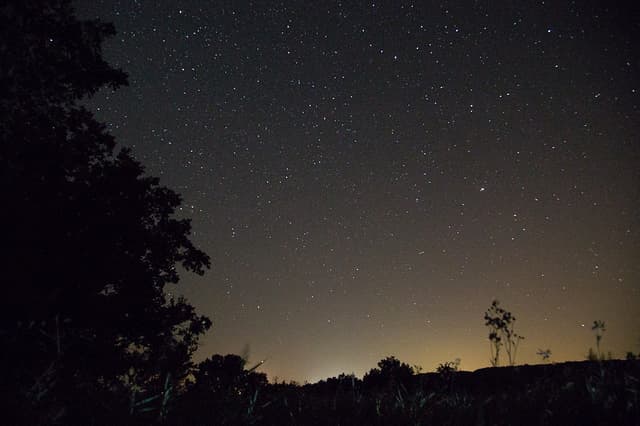 वैज्ञानिकों ने किया चौंकाने वाला खुलासा, 'रात में नजर नहीं आएंगे तारे!'