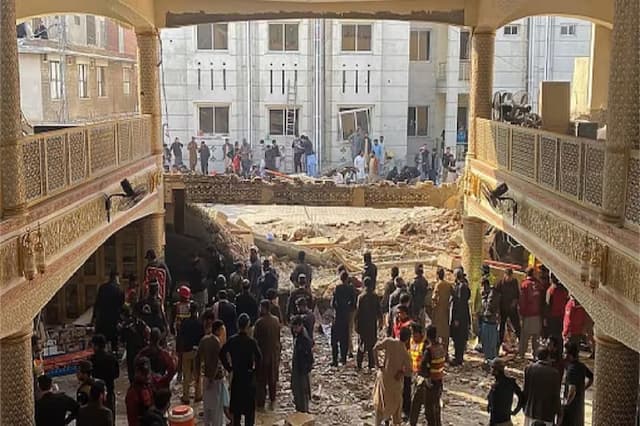 पेशावर मस्जिद ब्लास्टः 33 पुलिसकर्मी सहित 46 लोगों की मौत, 150 घायल, TTP ने ली हमले की जिम्मेदारी