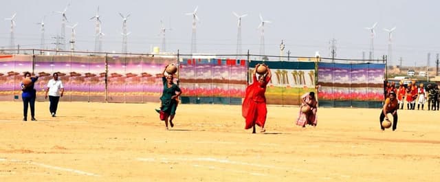 Photo Gallery: मरु महोत्सव के तीसरे दिन डेडानसर मैदान में हुई राजस्थानी संस्कृति से जुड़ी प्रतियोगिताएं