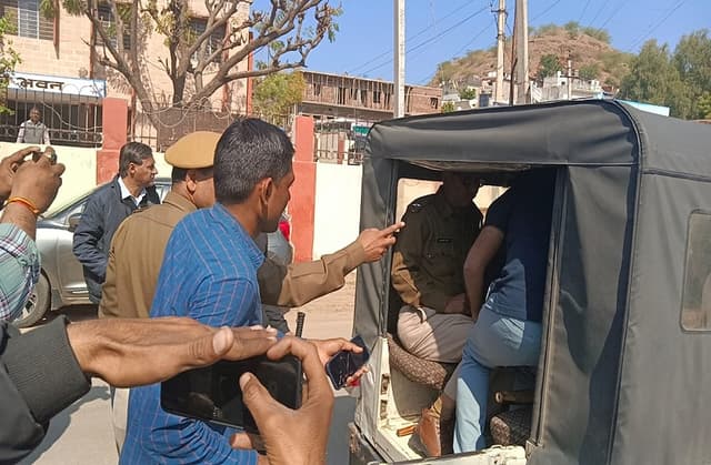 राजस्थान लोक सेवा आयोग बेरोजगारों का धरना , उपेन यादव सहित कई बेरोजगारों को पुलिस ने किया गिरफ्तार