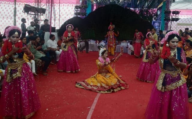 राधा कृष्ण का मनमोहक नृत्य... हर कोई बाबा श्याम के रंग में रंगा