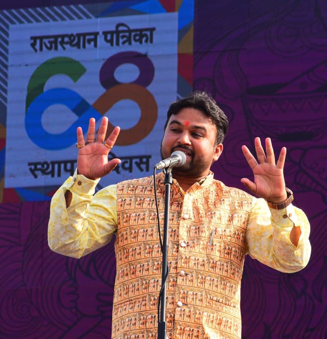 राजस्थान पत्रिका का 68वां स्थापना दिवस अल्बर्ट हॉल पर गुलाल आतिशबाजी और हास्य कवि सम्मेलन का भव्य आयोजन