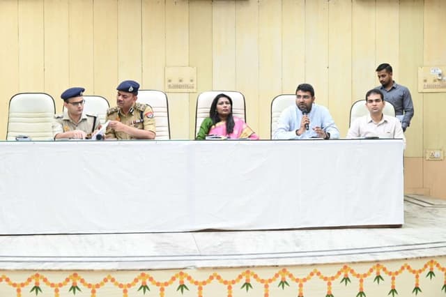 Photo Gallery: आयुर्वेद महाकुंभ में कल मेरठ आएंगे उपराष्ट्रपति, राज्यपाल और सीएम योगी, सुरक्षा तैयारी पूरी