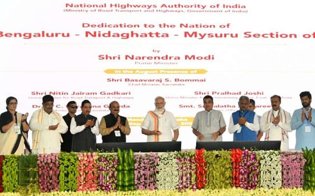 PHOTO प्रधानमंत्री नरेन्द्र मोदी ने किया परियोजनाओं का लोकार्पण और शिलान्यास