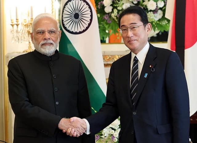 प्रधानमंत्री नरेंद्र मोदी ने जापान के पीएम फुमिओ किशिदा को दिया खास गिफ्ट