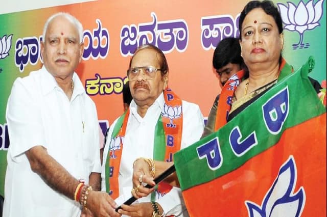 कर्नाटक में भाजपा को बड़ा झटका, खरगे को हराने में बड़ी भूमिका निभाने वाले पूर्व BJP MLC कांग्रेस में शामिल