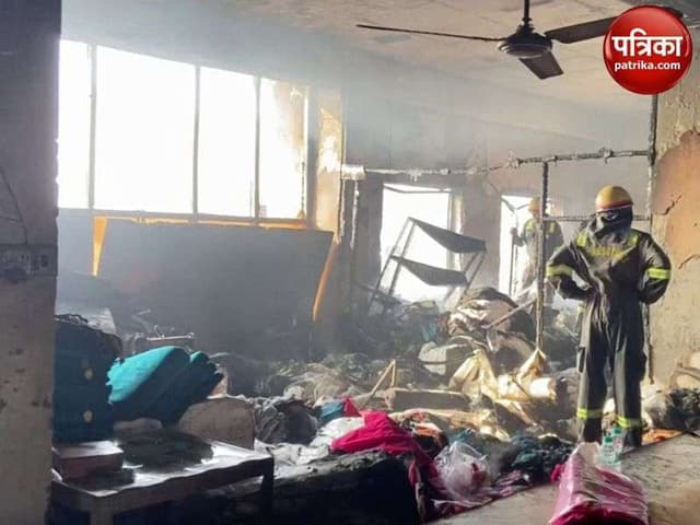 आग की लपटों से कैसे 10 मजदूरों को फायर फाइटर ने बचाया, देखें फोटो