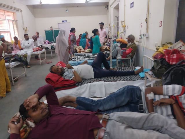 श्रीगंगानगर जिले में पचास फीसदी सरकारी चिकित्सक रहे गैर हाजिर