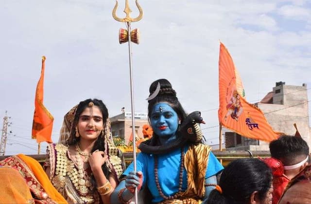 नागौर में श्रीराम की शोभायात्रा में युवतियों ने लहराई तलवारें, नासिक का बैंड रहा आकर्षण, देखें तस्वीरें
