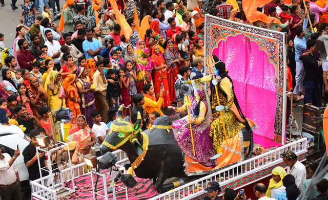 रामनवमी पर निकली राम जी की शोभायात्रा...  देखें तस्वीरें