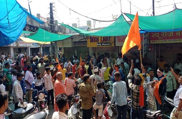 बेमेतरा की घटना पर दुर्ग बंद, नहीं खुली दुकानें, विरोध में निकली रैली