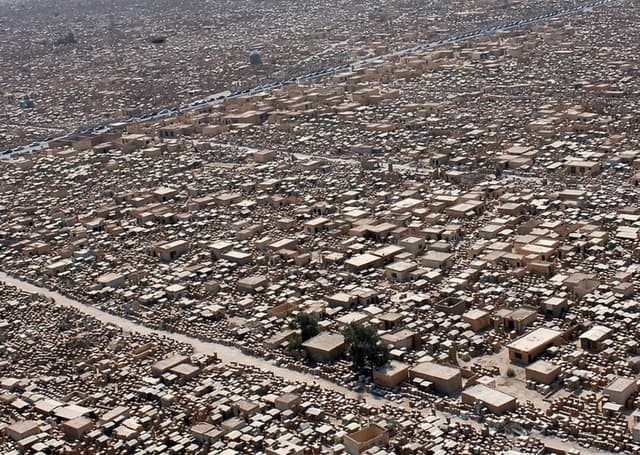 यह है दुनिया का सबसे बड़ा कब्रिस्तान, 60 लाख से ज़्यादा लोगों के शव हैं दफन