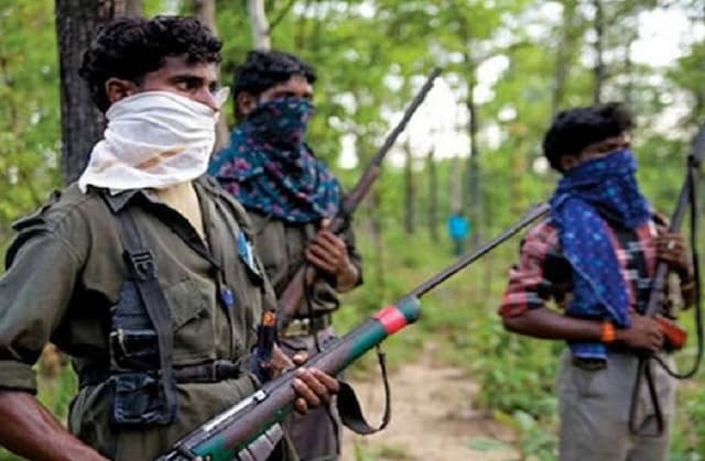 CG Naxal Terror : अपहरण कर नक्सलियों ने की युवक की हत्या, खून से लथपथ खेत में मिली लाश
