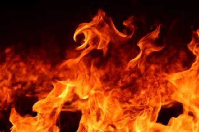UP news: अमेठी में स्कूल वैन में लगी भीषड़ आग, आठ छात्र घायल