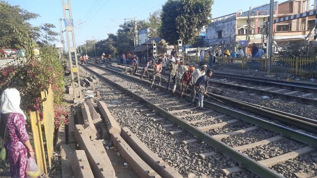 ट्रेन दुघर्टना का बजा सायरन, दौडा़ रेलवे का अमला