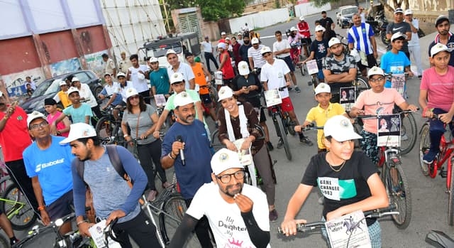 Photo gallery: सम्राट पृथ्वीराज जयंती महोत्सव, साइकिल रैली में अजमेराइट्स ने दिखाया जोश....
