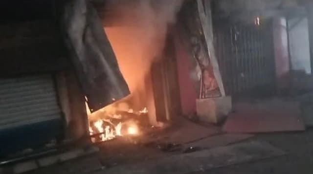 कोलकाता: मालदह के बाजार में भीषण आग, 2 की मौत