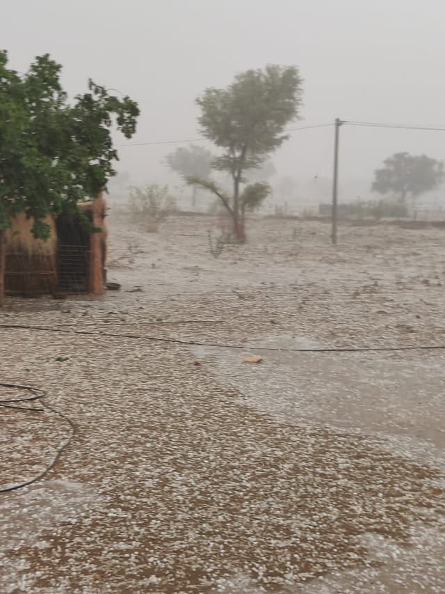 बाड़मेर के ग्रामीण इलाकों में तूफान, बारिश और ओले, 80 किमी प्रतिघंटे की रफ्तार से चली हवा