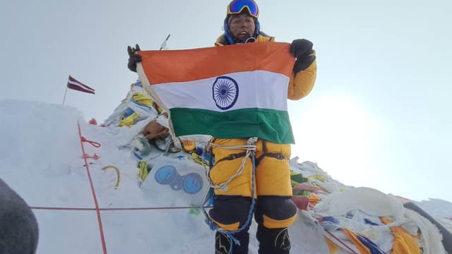 Exclusive interview: माउंट एवरेस्ट फतह करके लौटने पर याशी जैन ने कहा- पर्वतारोहियों को रोजगार देने के लिए पॉलिसी बनाने की जरूरत...वीडियो भी देखें