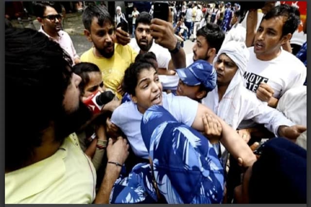 'जब हम सड़क पर पिट रहे थे, प्रधानमंत्री फोटो खिंचवाने में व्यस्त थे', साक्षी मालिक ने पीएम मोदी पर साधा निशाना