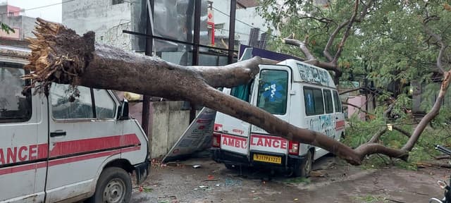 झालावाड़ जिले में अंधड़ से 3 की मौत, विद्युत तंत्र तहस-नहस