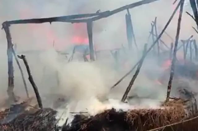 Ghazipur News : आग से जलकर स्वाहा हुईं 7 झोपड़ियां, राख हो गए गरीबों के अरमान, अब सरकारी मदद का इंतजार