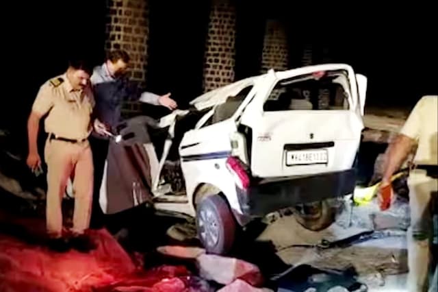 महाराष्ट्र के नासिक में बड़ा हादसा, पुल से नदी में गिरी कार, 3 की मौत, 7 गंभीर