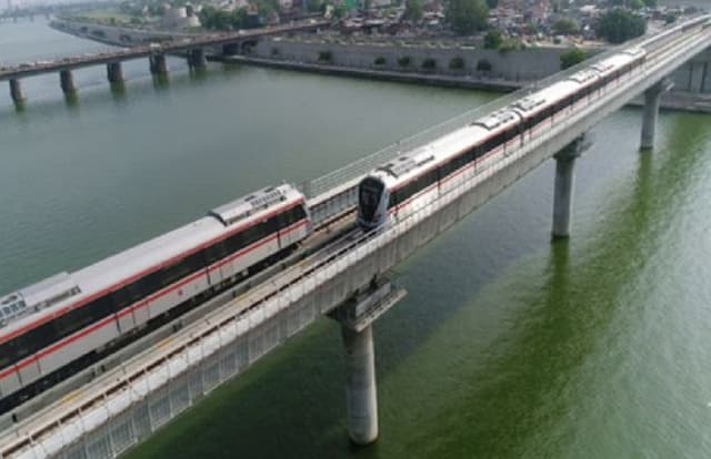 अहमदाबाद : एक माह में 20 लाख से अधिक यात्रियों ने किया मेट्रो ट्रेन में सफर