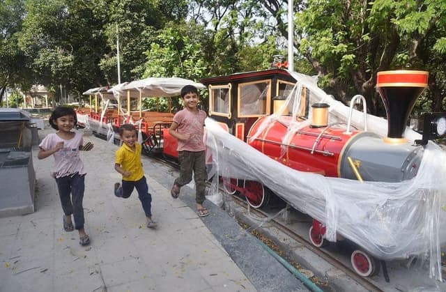 Indore News : पटरी पर आई बच्चों की ट्रेन, अब सुनाई देगी छुक-छुक