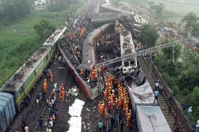 Odisha Train Accident : बालासोर ट्रेन हादसे की तस्वीरें देखकर, कहेंगे... उफ्फ