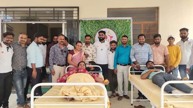देलवाड़ा में लगे रक्तदान शिविर में 51 यूनिट रक्तदान, देखें तस्वीरें