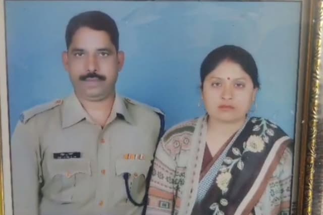 AGRA NEWS: रिटायर्ड सीआरपीएफ जवान ने पत्नी को गोलियों से भूना, गिरफ्तार