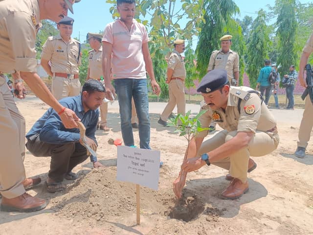 SSP की पहल अब सहारनपुर पुलिस देगी पौधों को भी सुरक्षा, देखें वीडियो