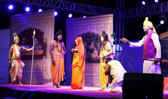 Photo Gallery: वनवासी रामलीला मंचन की आकर्षक प्रस्तुति, देखें फोटोज्
