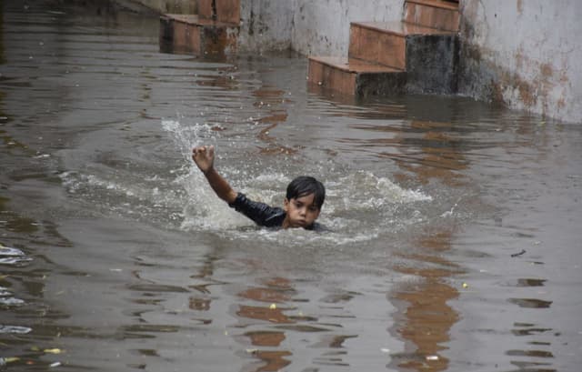 हैरानी: मात्र 3 एमएम बारिश में आधा दर्जन स्थानों पर भरा पानी