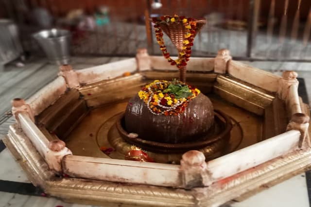 Chandauli news: कॉलेश्वर महादेव मंदिर में कांवरियों और व्रती महिलाओं की सुरक्षा होगी चाक चौबंद