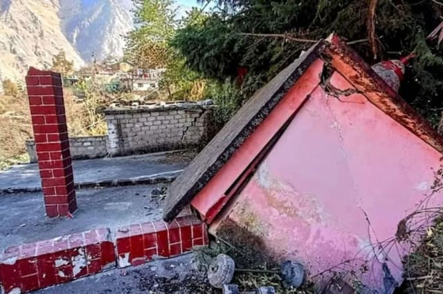 जोशीमठ में बड़ा हादसा; मकान भरभराकर गिरा, 7 लोग दबे, रेस्क्यू जारी