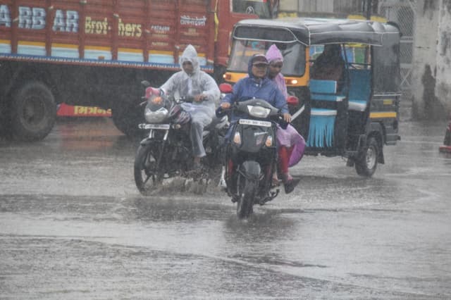 monsoon alert- लंबे समय बाद बारिश से तरबतर हुआ जिला