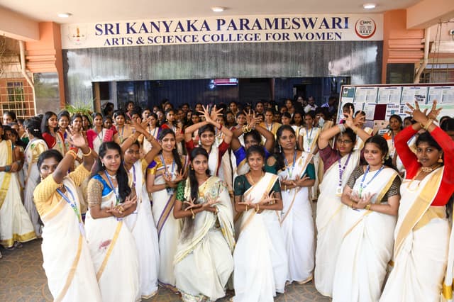 चेन्नई में छात्राओं ने मनाया ओणम.. देखें फोटो...