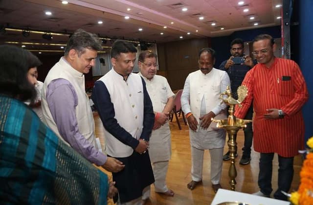 बीजेपी का शंखनाद मैक रायपुर में, पीएम नरेंद्र मोदी सरकार की विशेष उपलब्धियों पर किया ध्यानाकर्षित