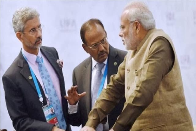 PM मोदी से मिले जयशंकर, गृह मंत्री शाह के ऑफिस पहुंचे अजित डोभाल, कनाडा मुद्दे पर कुछ बड़ा होने वाला है