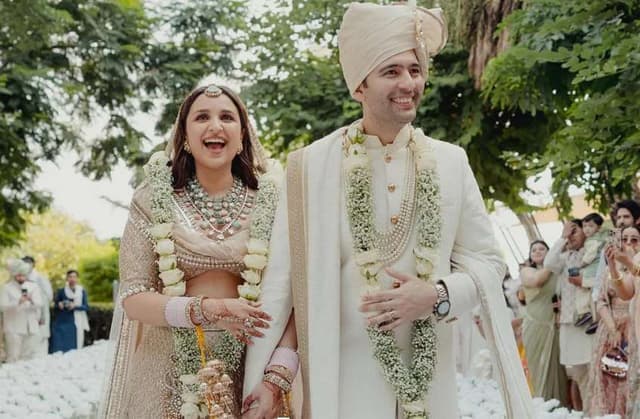 Parineeti-Raghav Wedding Pics : शादी के बाद राघव-परिणीति की तस्वीरें आई सामने, तारीफ करते नहीं थक रहे फैंस